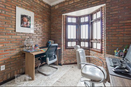 Escritório de casa à venda com 3 quartos, 340m² em Passo da Areia, Porto Alegre