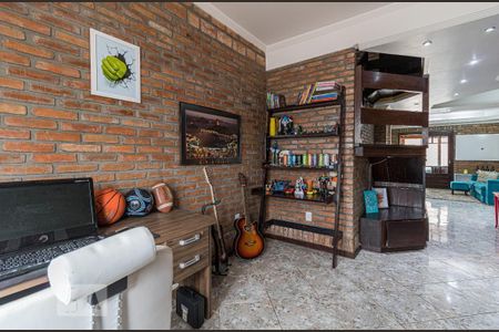 Escritório de casa à venda com 3 quartos, 340m² em Passo da Areia, Porto Alegre