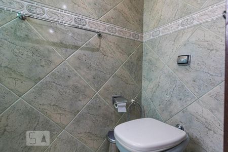 Casa à venda com 340m², 3 quartos e 3 vagasBanheiro da Suíte 1