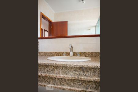 Casa à venda com 138m², 3 quartos e 4 vagasBanheiro Social