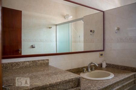 Casa à venda com 138m², 3 quartos e 4 vagasBanheiro Social