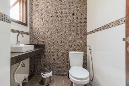 Casa à venda com 980m², 5 quartos e 8 vagasbanheiro escritório 2