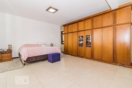 Casa à venda com 980m², 5 quartos e 8 vagasDormitório