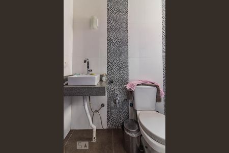 Casa à venda com 980m², 5 quartos e 8 vagasbanheiro escritório 1