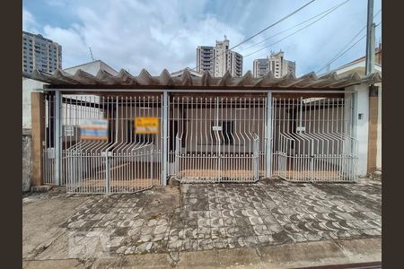 Casa para alugar com 113m², 3 quartos e 3 vagas Casa para alugar com 113m², 3 quartos e 3 vagasFachada