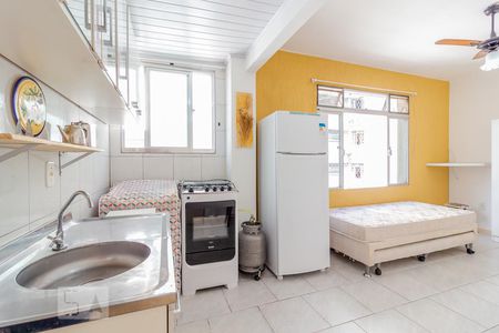Cozinha de kitnet/studio para alugar com 1 quarto, 22m² em Centro Histórico, Porto Alegre