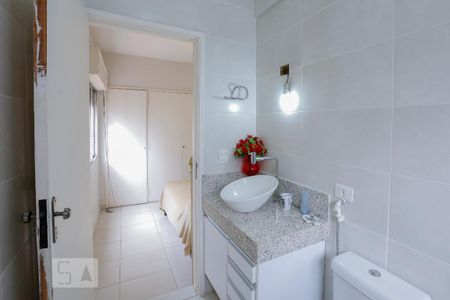 Apartamento para alugar com 80m², 2 quartos e 1 vaga Apartamento para alugar com 80m², 2 quartos e 1 vagaBanheiro da Suíte