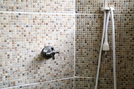 Detalhe banheiro de kitnet/studio para alugar com 1 quarto, 30m² em Canto do Forte, Praia Grande