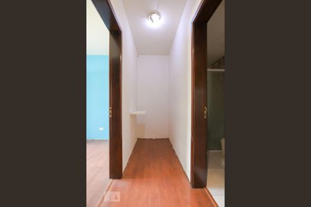 Corredor de apartamento para alugar com 1 quarto, 46m² em Vila Jardim, Porto Alegre