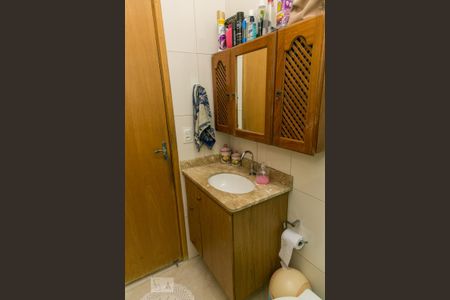 Casa à venda com 190m², 3 quartos e 2 vagasBanheiro