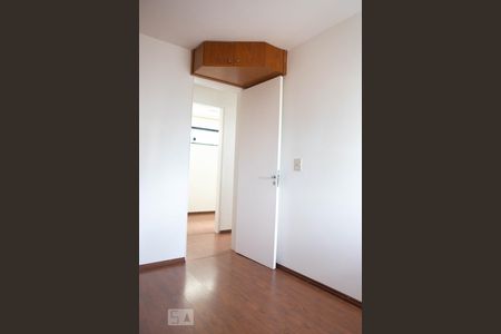 Quarto 1 de apartamento para alugar com 3 quartos, 48m² em Guará I, Brasília