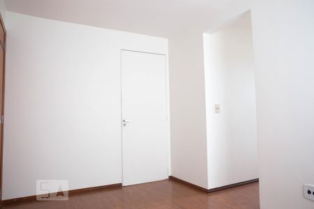 Sala de apartamento para alugar com 3 quartos, 48m² em Guará I, Brasília