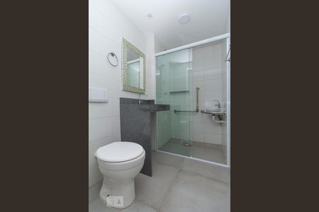 Banheiro de apartamento para alugar com 1 quarto, 31m² em Água Branca, São Paulo