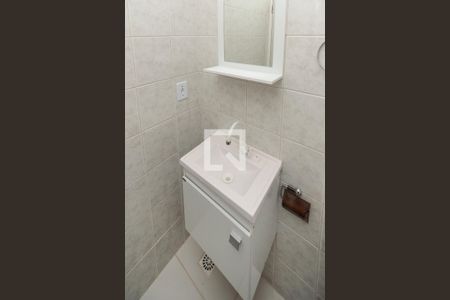 Banheiro de casa para alugar com 1 quarto, 25m² em Quintino Bocaiúva, Rio de Janeiro