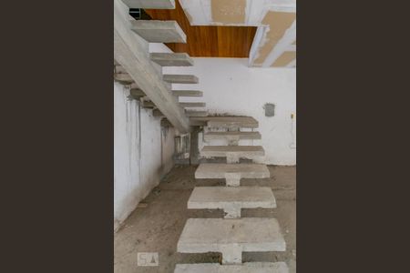 Casa para alugar com 600m², 5 quartos e sem vagaEscada