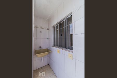 Casa de condomínio à venda com 60m², 2 quartos e 1 vagaÁrea de Serviço