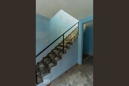 Casa de condomínio à venda com 60m², 2 quartos e 1 vagaEscada