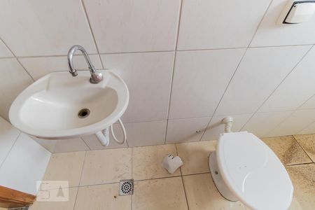 Casa de condomínio à venda com 60m², 2 quartos e 1 vagaDetalhe banheiro