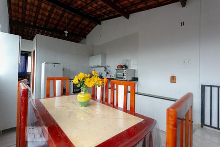 Sala e Cozinhade Casa com 2 quartos, 80m² Horto Florestal