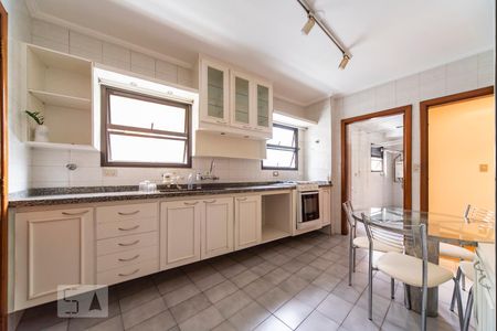 Apartamento à venda com 144m², 3 quartos e 2 vagasCozinha 