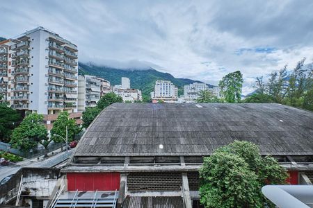 Apartamento à venda com 81m², 3 quartos e 1 vagaÁrea de Serviço Vista