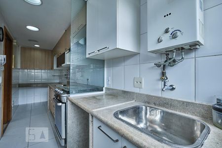 Apartamento à venda com 81m², 3 quartos e 1 vagaÁrea de Serviço