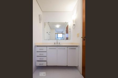 Suíte - Banheiro de apartamento para alugar com 3 quartos, 110m² em Pinheiros, São Paulo