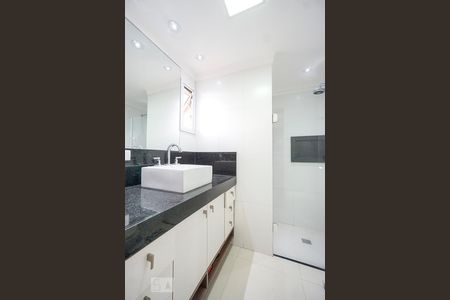 Apartamento à venda com 160m², 4 quartos e 3 vagasBanheiro da suíte 02