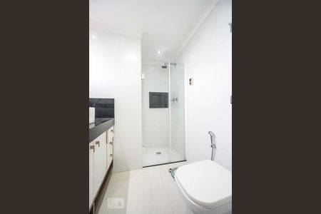 Apartamento à venda com 160m², 4 quartos e 3 vagasBanheiro da suíte 02
