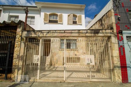 Casa para alugar com 110m², 3 quartos e 1 vaga Casa para alugar com 110m², 3 quartos e 1 vagaFachada