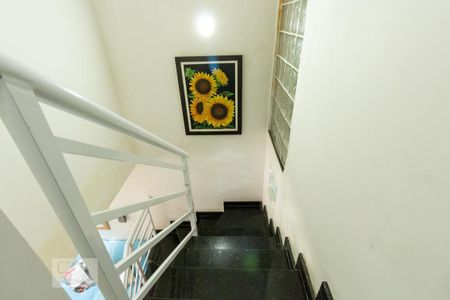 Casa de condomínio para alugar com 75m², 2 quartos e 1 vagaEscada