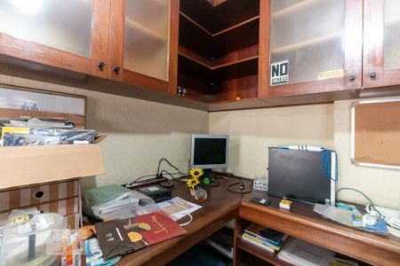 Casa à venda com 320m², 4 quartos e 3 vagas Casa à venda com 320m², 4 quartos e 3 vagasEscritório