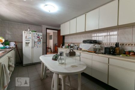 Casa à venda com 320m², 4 quartos e 3 vagas Casa à venda com 320m², 4 quartos e 3 vagasCozinha