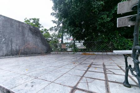 Casa à venda com 320m², 4 quartos e 3 vagas Casa à venda com 320m², 4 quartos e 3 vagasQuintal