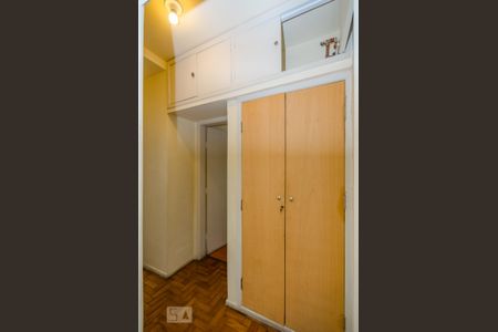 Corredor de apartamento para alugar com 3 quartos, 85m² em Carlos Prates, Belo Horizonte