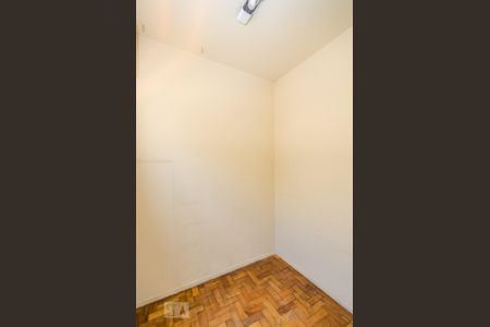 Quarto de Serviço de apartamento para alugar com 3 quartos, 85m² em Carlos Prates, Belo Horizonte