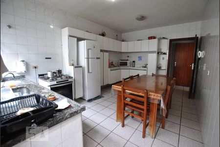 Casa à venda com 280m², 5 quartos e 6 vagasCozinha