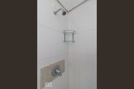 Banheiro de apartamento à venda com 1 quarto, 58m² em Três Figueiras, Porto Alegre