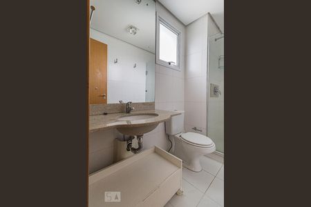 Banheiro de apartamento à venda com 1 quarto, 58m² em Três Figueiras, Porto Alegre
