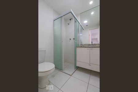 Banheiro de apartamento para alugar com 1 quarto, 36m² em Tamboré, Barueri