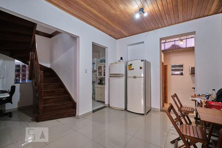 Casa para alugar com 260m², 7 quartos e 1 vagaSala