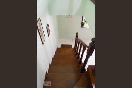 escadas de casa para alugar com 3 quartos, 161m² em Jardim Paraíso, São Paulo