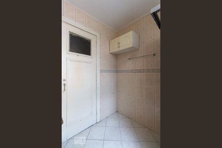 Banheiro de kitnet/studio para alugar com 1 quarto, 36m² em República, São Paulo