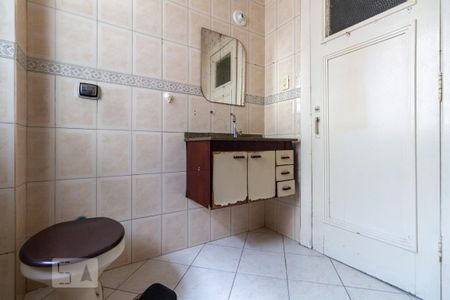 Banheiro de kitnet/studio para alugar com 1 quarto, 36m² em República, São Paulo