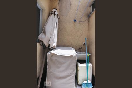 Casa de condomínio à venda com 60m², 2 quartos e 1 vagaÁrea de Serviço