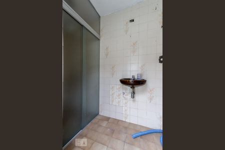 Casa à venda com 275m², 3 quartos e 5 vagas Casa à venda com 275m², 3 quartos e 5 vagasBanheiro Externo