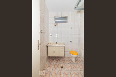 Banheiro de casa para alugar com 2 quartos, 65m² em Vila Mazzei, São Paulo