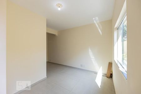 Sala de casa de condomínio para alugar com 3 quartos, 73m² em Vila Esperança, São Paulo