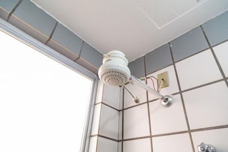 Apartamento para alugar com 90m², 2 quartos e 1 vaga Apartamento para alugar com 90m², 2 quartos e 1 vagaChuveiro do Banheiro da Suíte