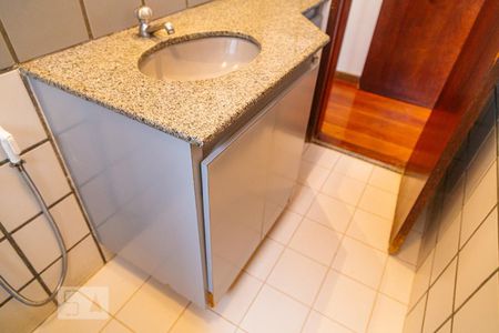 Apartamento para alugar com 90m², 2 quartos e 1 vaga Apartamento para alugar com 90m², 2 quartos e 1 vagaArmário do Banheiro Social